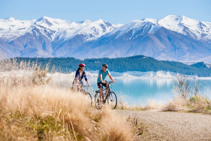 AC43-Alps-2-Ocean-Cycle-Trail-Lake-Pukaki-Canterbury-Miles-Holden.jpg